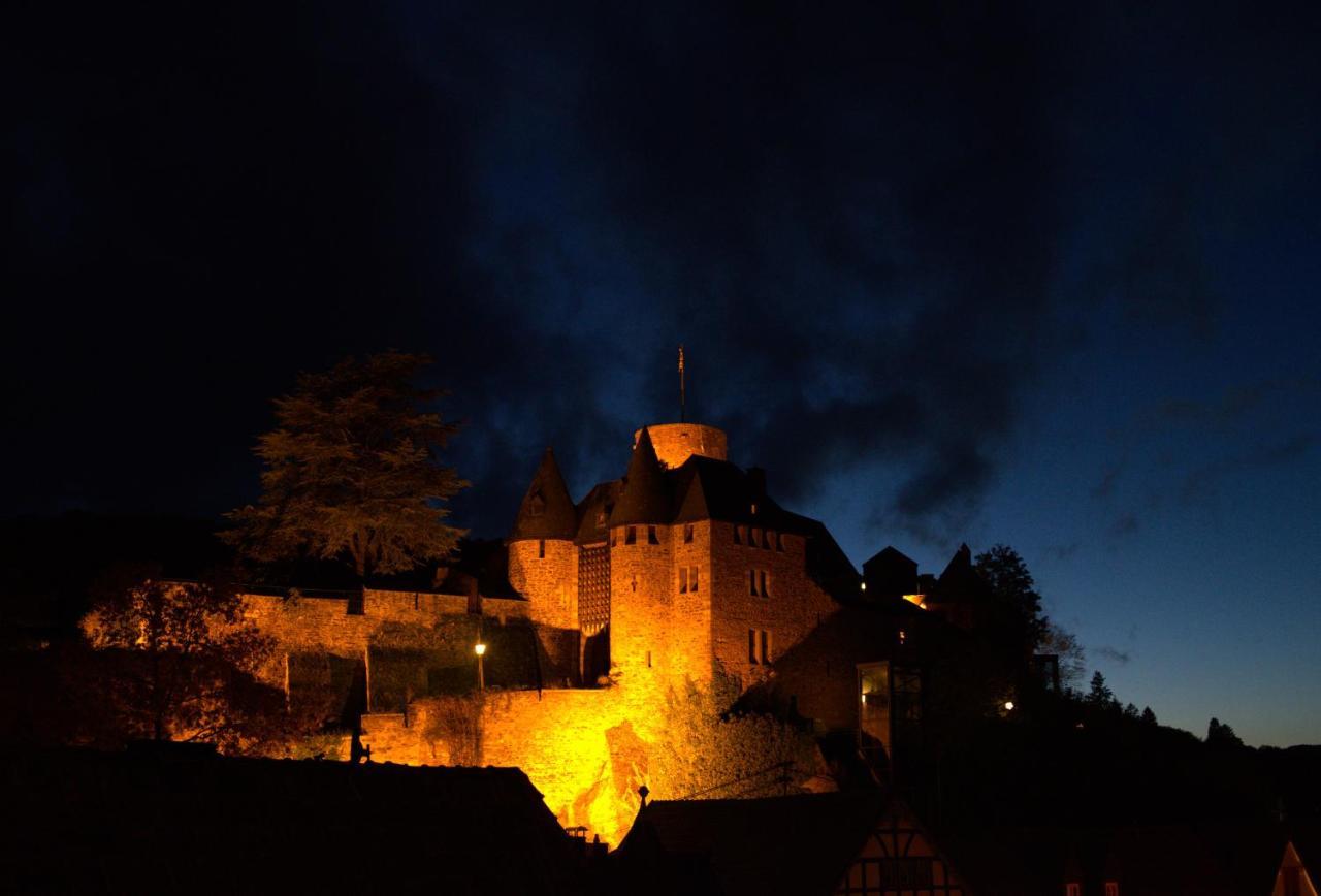 Ferienwohnung Heimbach Burgblick エクステリア 写真